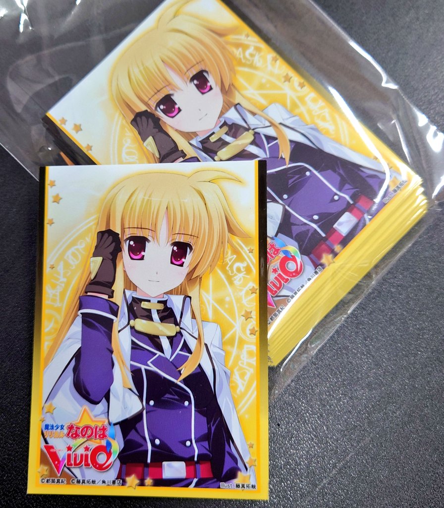 こちら、使用感はありますが藤真拓哉先生の描くvividのフェイトちゃん