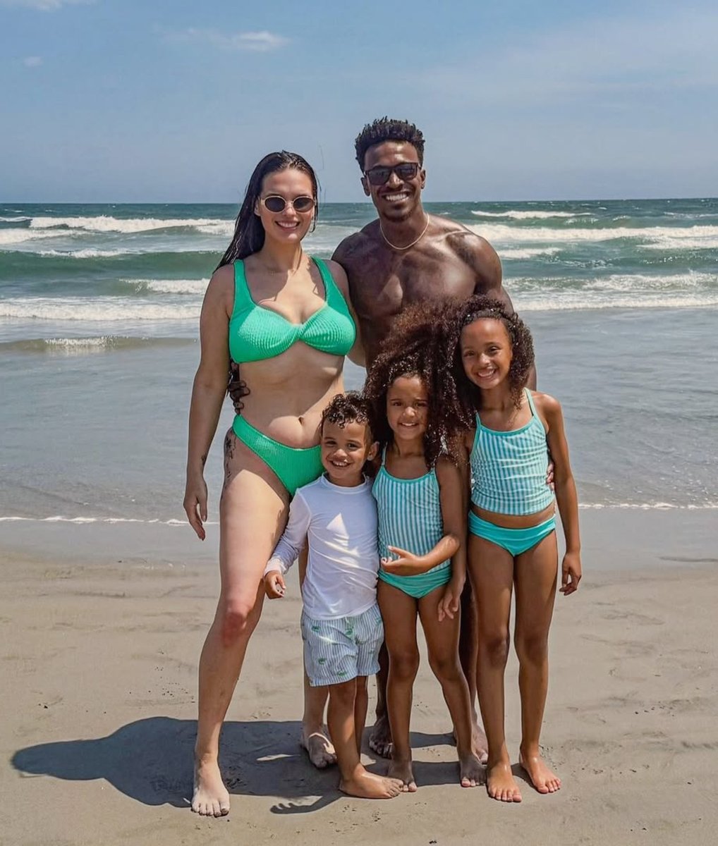 SnowBunnyBeach's tweet image. The Fisher family. 💖