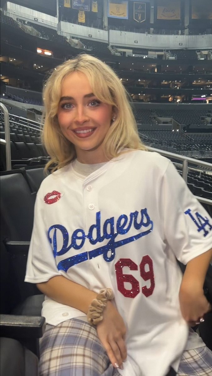 HQ | Sabrina Carpenter