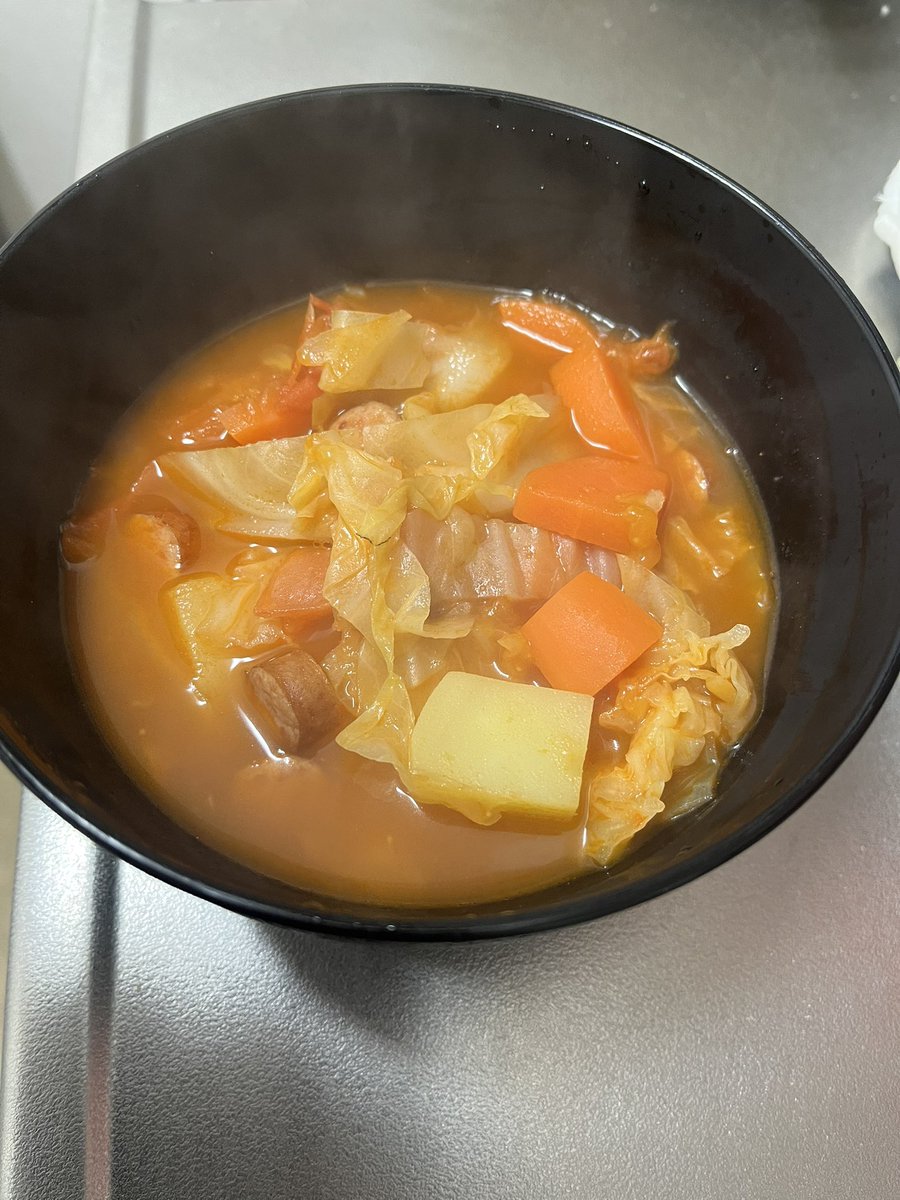 pork0401's tweet photo. 久しぶりの料理投稿
トマト入りポトフ作ってみたʚ🍅ɞ
ちょうど寒くなってきたから暖まろ！ https://t.co/0g9oAtzbO8