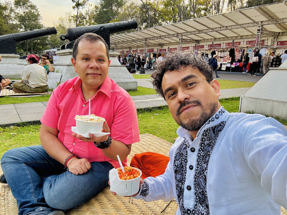 :#Ar2Cultura🦎🖼️:
<a href="/OriginalMexico/">Original México</a> “Encuentro de Arte Textil Mexicano” 

Como cada año asistiendo a este gran evento para conocer el trabajo de más de 400 artesanas y artesanos textiles de todo el país. Música, danza, talleres, foros, cocina de humo, pasarela y más.