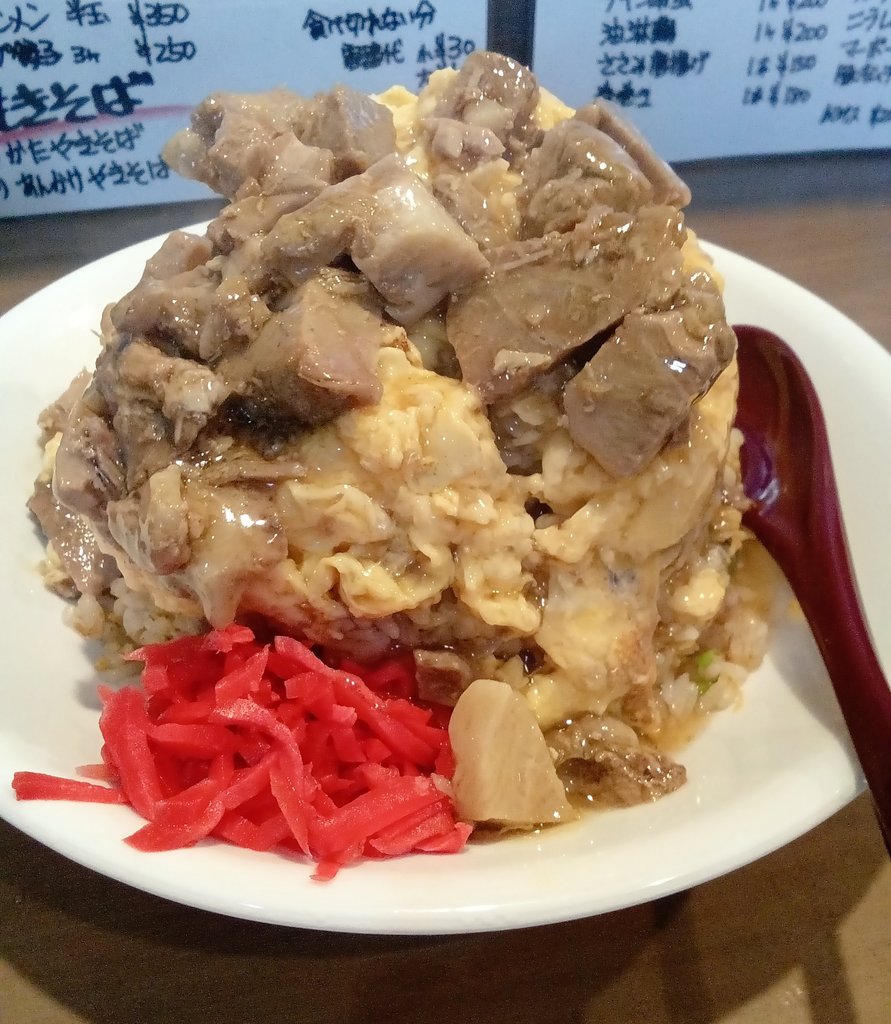 rubysnapper75's tweet image. 藤沢市打戻にある、ラーメン処よなかそばへ⭐
チャーシュー玉子炒飯中盛りです😋💘💘💘⭐🎉
名物料理🎉🎉
#よなかそば　#ラーメン屋#チャーハン#藤沢市打戻#藤沢グルメ　#藤沢グルメ