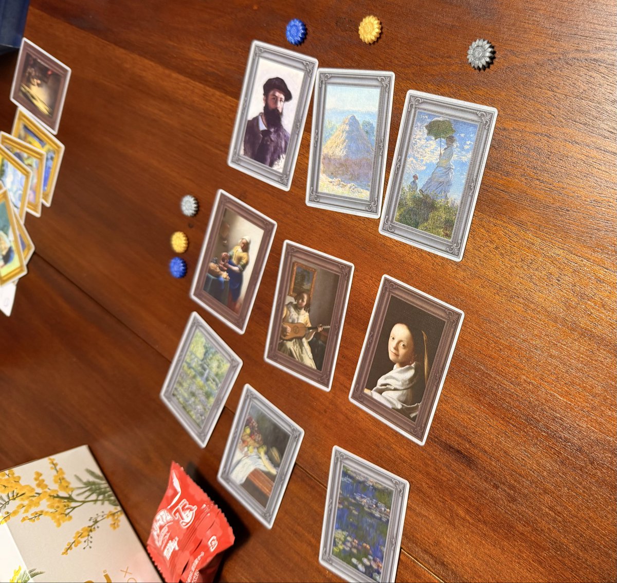 ゲムマ戦利品会、オインクさんの亜熱帯日本、弊サークルのクロスギャラリーなども遊びました！！
(クロスギャラリーだけ微妙な写真しか無い……)

不利な手番で5枚取りできて調子乗ってたら最終ラウンド読み間違えて0枚獲得で敗北……

製作者が初プレイ者にフルボッコにされるのはあるあるですね！