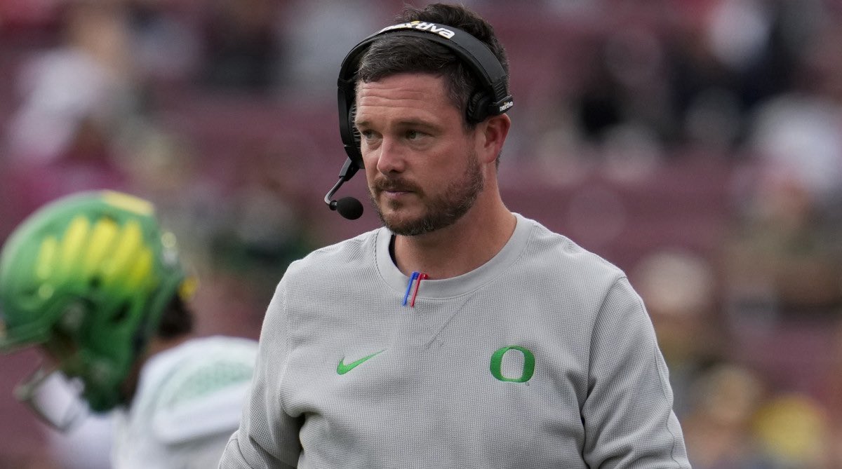 DuckSportsSD's tweet image. Last two Oregon coaches to start their careers 46-7 at Oregon