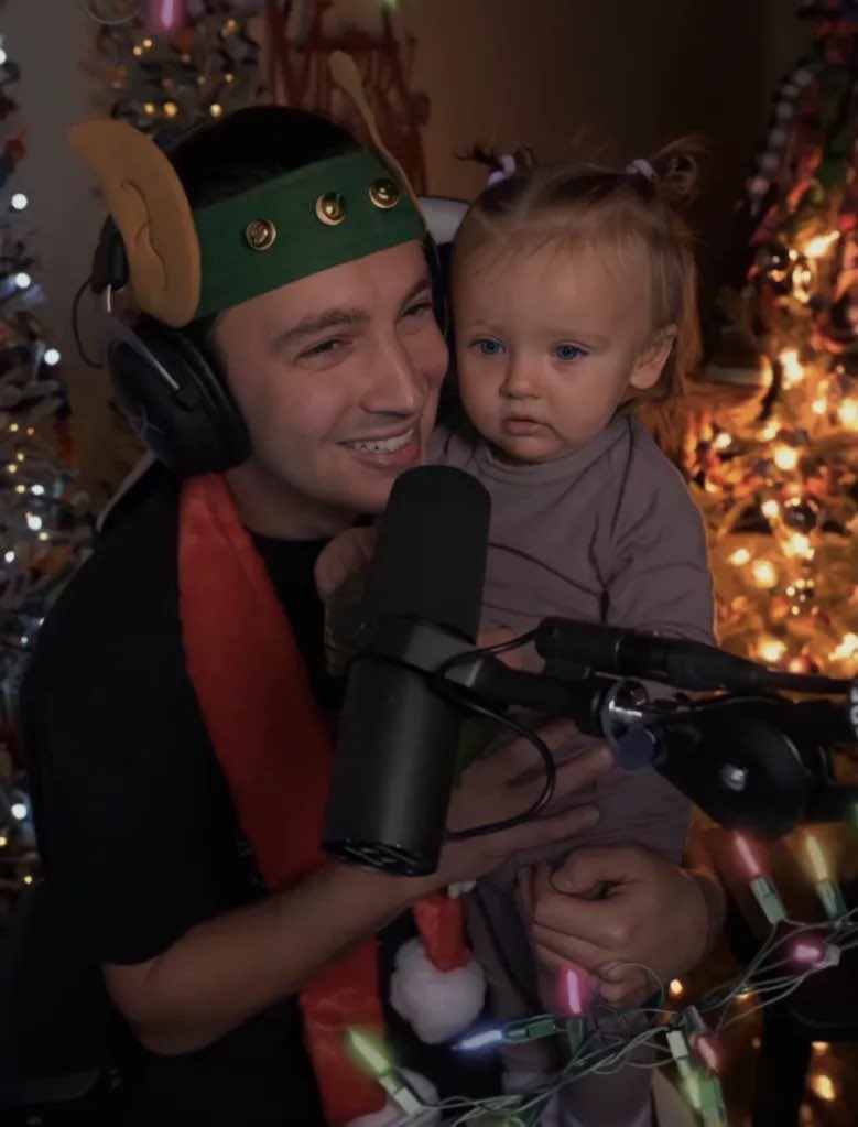 emotionalpilot's tweet photo. he was so fucking jolly https://t.co/2414N6Y4Hz