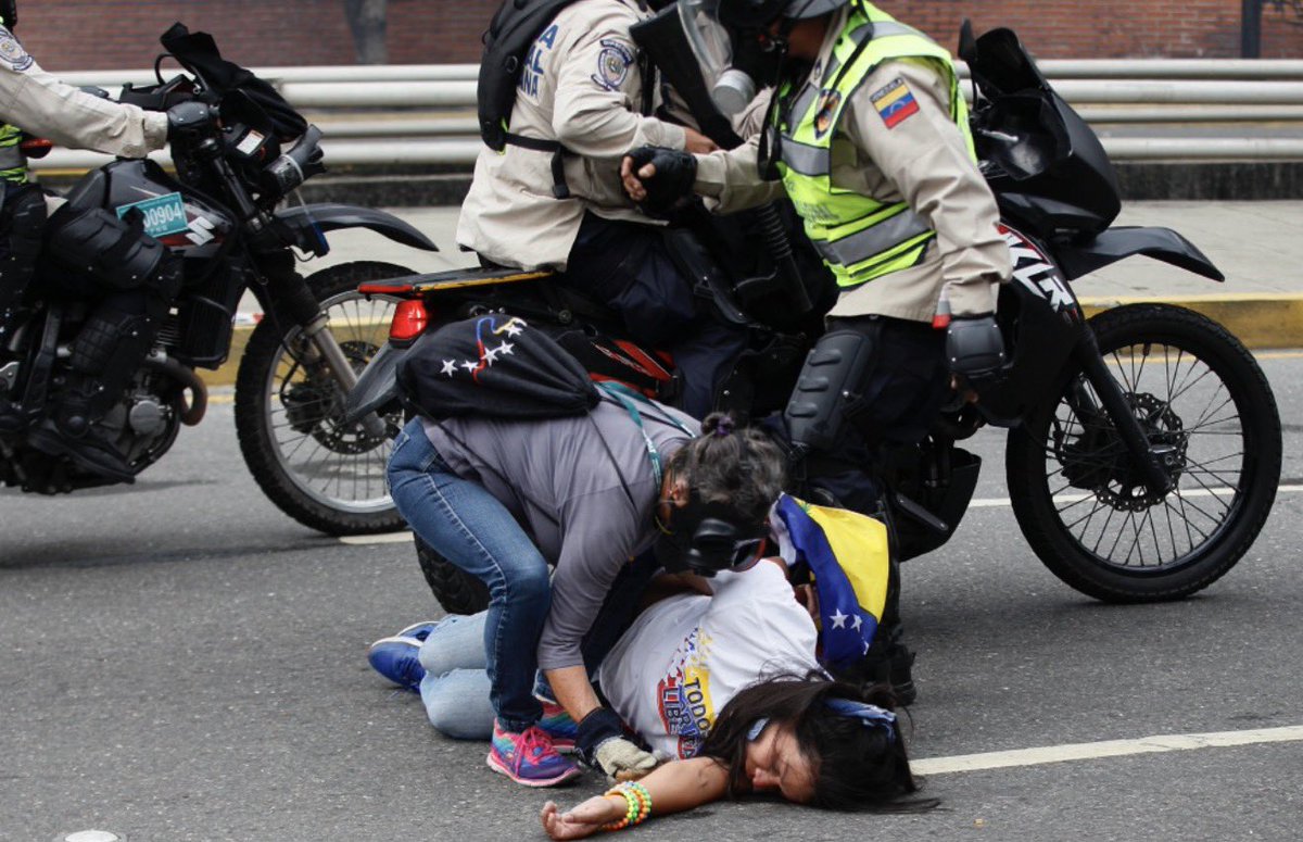 Dios cuide a Venezuela y a nuestra gente.
Que llegue la libertad. 🇻🇪
Y que nunca olvidemos a quienes dieron su vida en estos años de lucha.