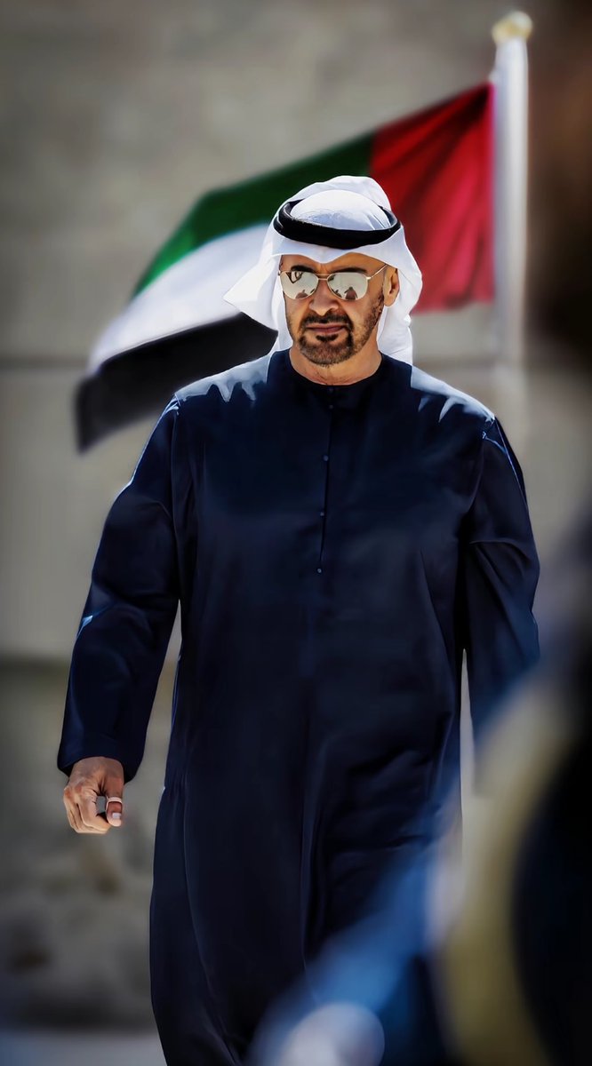 زعيم 
الشرق الأوسط 🇦🇪

وصفه ترامب  بأنه 🇺🇸
قائد قوي ومقاتل ورجل عظيم 
ويحترمه كل العالم 

وصفه بوتين 🇷🇺 
بالقائدٌ الحكيم 
و رجل الدولة وذو رؤية بعيدة
والقائد المؤثر في الشرق الأوسط

وصفه أوباما في 🇺🇸
مذكراته بأنه أذكى زعيم عربي

وصفه رئيس ألبانيا 🇦🇱 
بنور العقل في عالم يزداد