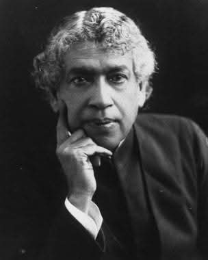 shekhar_mande's tweet photo. Pioneer of electro-magnetic waves, JC Bose showed in 1895 in Calcutta, his wireless transmission of electromagnetic waves for the first time anywhere in the world, using the waves to ring a distant bell to thereby explode some gunpowder. https://t.co/5NbnnrO8kY