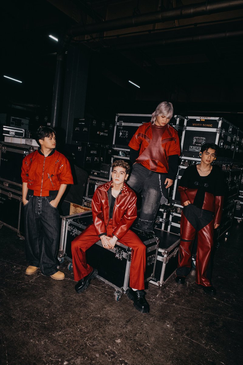 TheJuans_BAND's tweet image. Some backstage photos from last night’s All The Feels Concert for @WatsonsPH! 📸

@carlguevarra09 @rjscruz_ @JapsMendoza @ChaelAdriano
ALL THE FEELS WITH THE JUANS
#TheJuans #WatsonsPlaylist #AllTheFeels