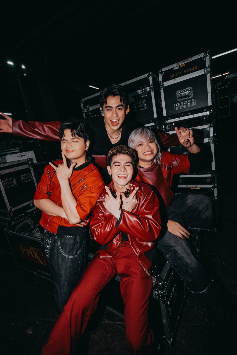 TheJuans_BAND's tweet image. Some backstage photos from last night’s All The Feels Concert for @WatsonsPH! 📸

@carlguevarra09 @rjscruz_ @JapsMendoza @ChaelAdriano
ALL THE FEELS WITH THE JUANS
#TheJuans #WatsonsPlaylist #AllTheFeels