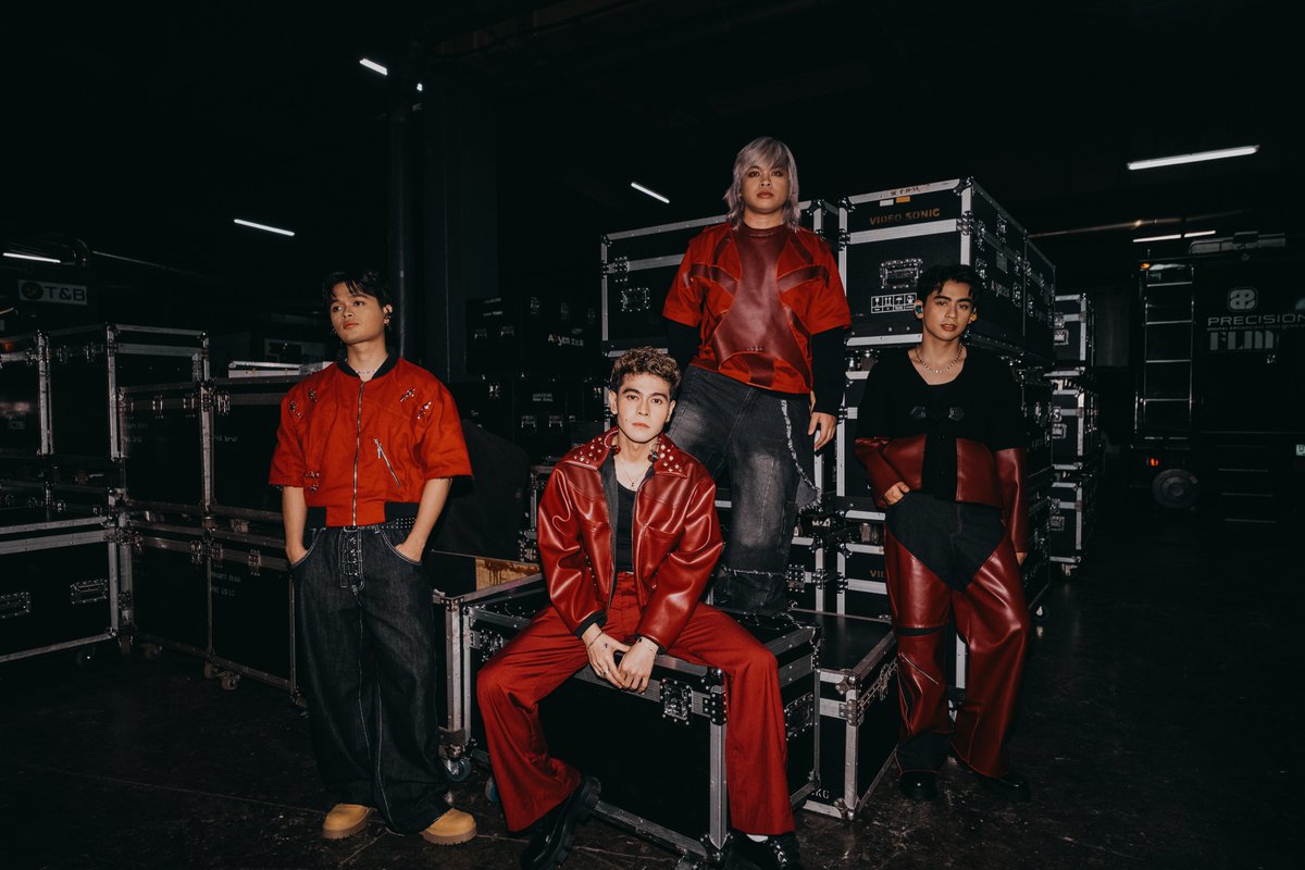 TheJuans_BAND's tweet image. Some backstage photos from last night’s All The Feels Concert for @WatsonsPH! 📸

@carlguevarra09 @rjscruz_ @JapsMendoza @ChaelAdriano
ALL THE FEELS WITH THE JUANS
#TheJuans #WatsonsPlaylist #AllTheFeels