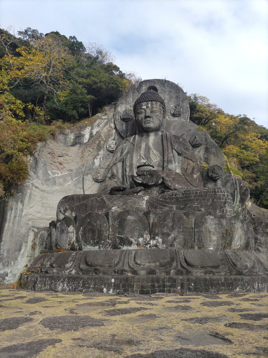 coro935's tweet photo. 千葉の鋸山の人気が上がっているようです。先日、お気に入りのカフェに行って、ハイキングして、海鮮丼食べてきました。東京からも行きやすいのでオススメですよ。 https://t.co/SdYpjJqRQX