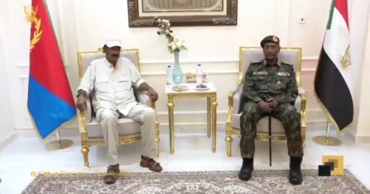 Chaltu_Bongase's tweet photo. Dear Ethiopians, when you start thinking about Asseb or engaging with Shabia, just look at the shoes in this picture. If a leader can’t even afford proper shoes for a diplomatic trip, do you really think we as Ethiopians should engage with any kind of discussion with them? ይመጥኑናል ግን? 😄 Just look at the picture and think of Asseb! 🤣