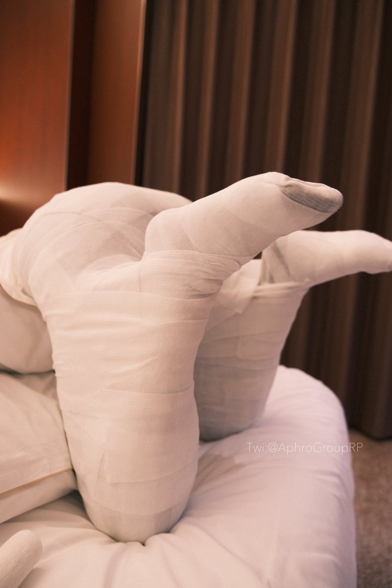 先独立包脚踝一下，大腿+脚踝处，膝盖曲面，腿部主体

自粘绷带k9的膝盖与腿部的顺序⬆️😇