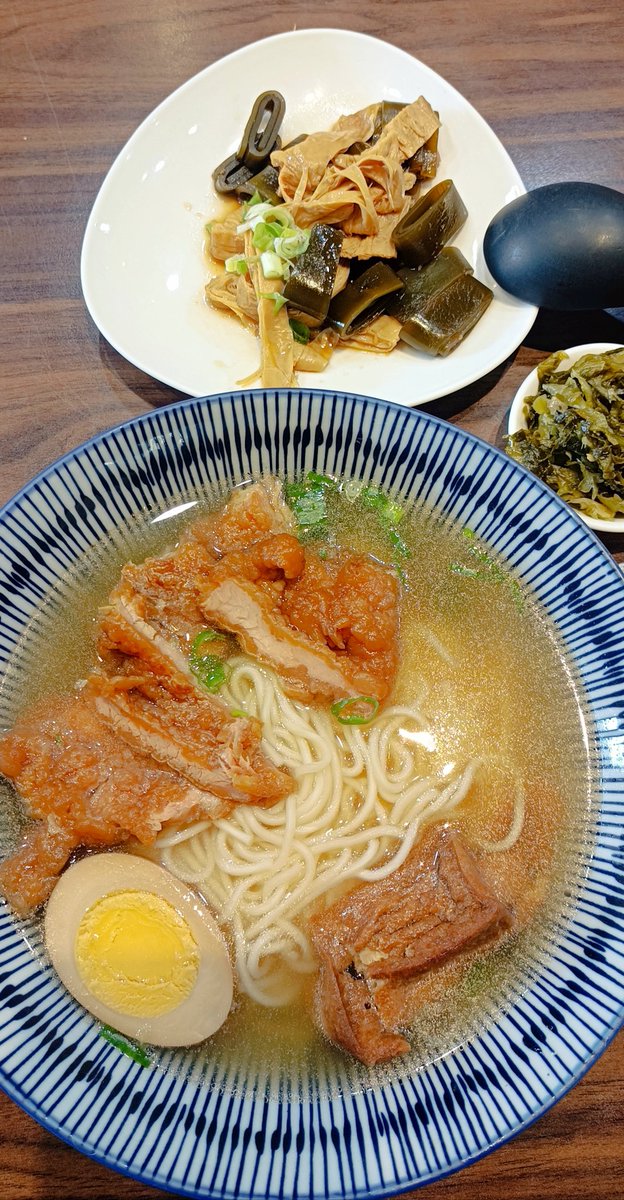 星期假日就是無約會日

自己的單人午餐

優閒的喝咖啡

下星期就是要努力工作的一週，
佈局一年多，下星期見生死？

哈哈哈，常常會花許多的時間前置作業，

好像做古董生意🤣🤣

#明天再出去風騷