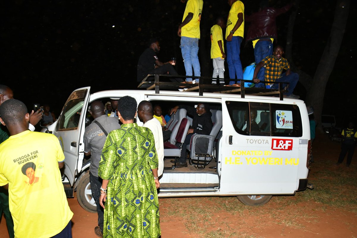 OMagie54506's tweet image. The president, @KagutaMuseveni, donated a new Toyota  (Drone) to Busoga Tourism network for musicians, and the official handover happened @IntandaFalls by Hon Hellen Namutamba.
#ProtectingTheGains #Kadaga
#Busoga4Museveni