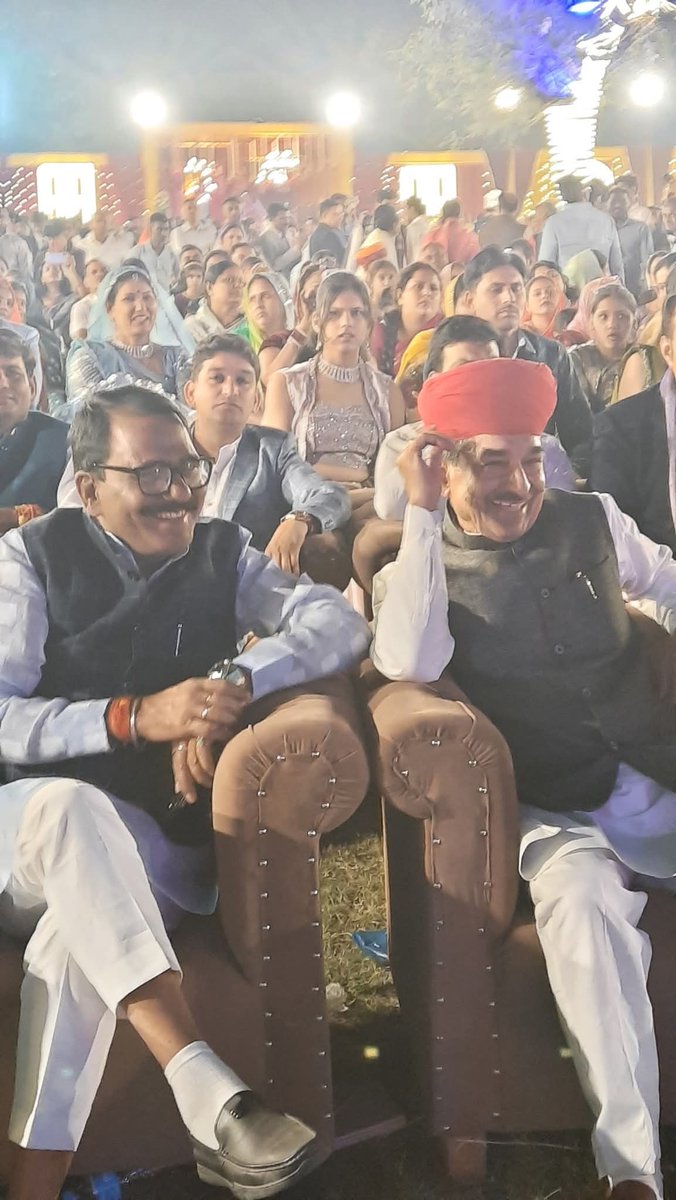 m_dadheech's tweet image. 📍 पाली

राजस्थान भाजपा प्रदेश अध्यक्ष आदरणीय मदन जी राठौड़ के सुपुत्र श्रेयांश राठौड़ के विवाह समारोह में सम्मिलित हुआ।

परिवारजनों का स्नेह और समारोह की गरिमा ने इसे और भी विशेष बना दिया।
@BJP4Rajasthan @BhajanlalBjp @madanrrathore #pali
