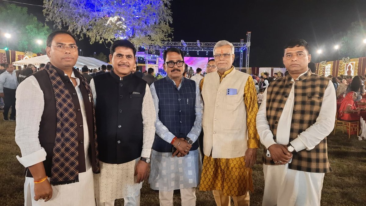 m_dadheech's tweet image. 📍 पाली

राजस्थान भाजपा प्रदेश अध्यक्ष आदरणीय मदन जी राठौड़ के सुपुत्र श्रेयांश राठौड़ के विवाह समारोह में सम्मिलित हुआ।

परिवारजनों का स्नेह और समारोह की गरिमा ने इसे और भी विशेष बना दिया।
@BJP4Rajasthan @BhajanlalBjp @madanrrathore #pali