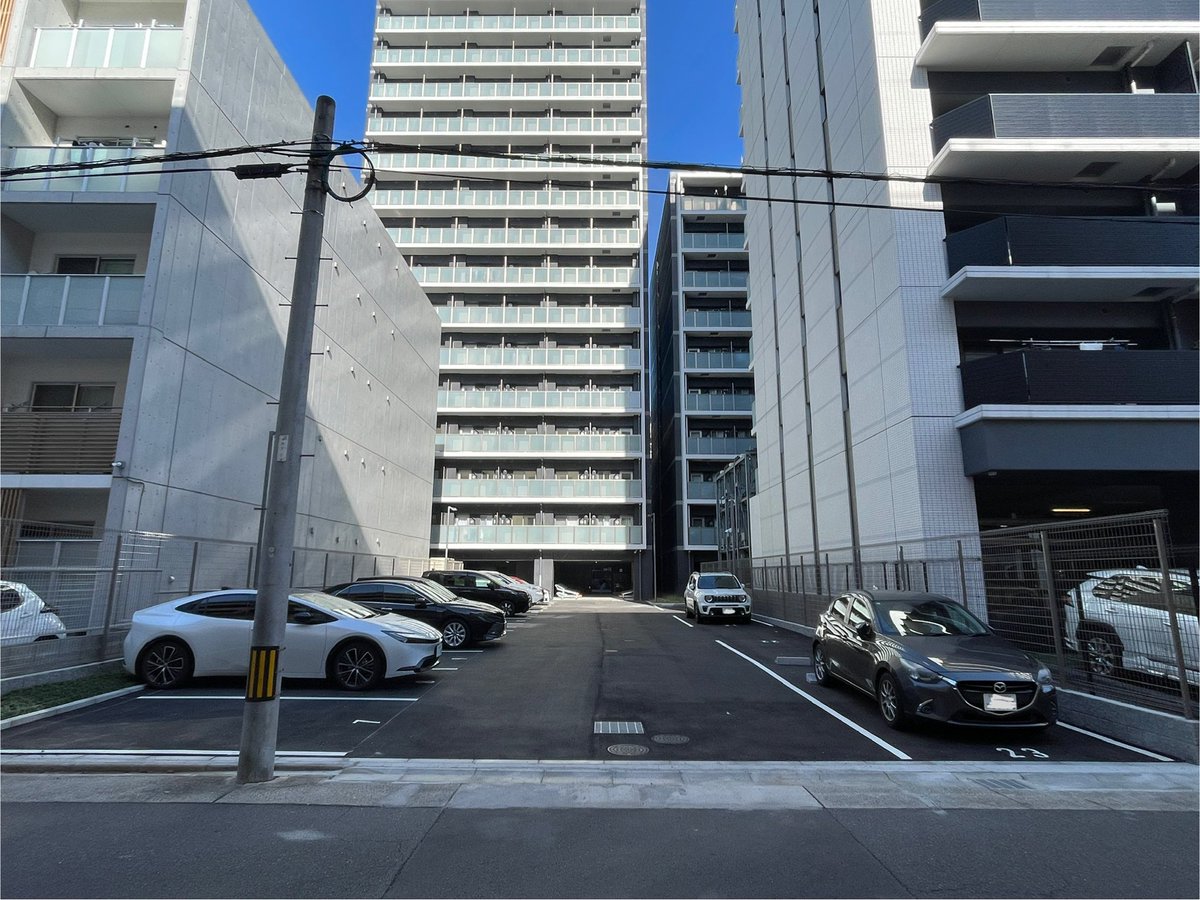 yama_ki_'s tweet photo. 旧松岡旅館跡の現在。広い敷地だったのでマンションが2棟も建ちました。周辺にも巨大なマンションが次々誕生。大門はこの数年間で大きく景観が変わってしまいました。 https://t.co/gnnC6Lp8BB
