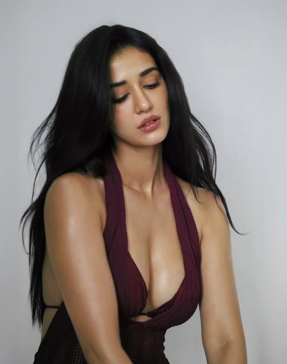 _Bruce__007's tweet photo. Disha Patani anyday better than overrated Sydney Sweeney 

And still men becoming g@y is a mystery https://t.co/8YF4uPE7yC