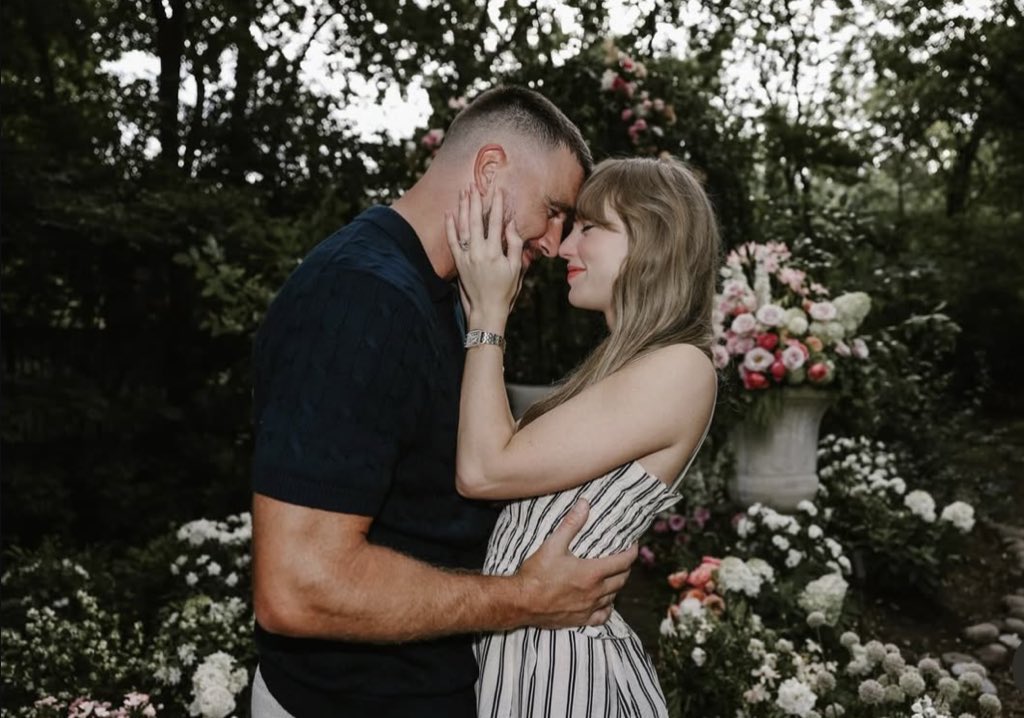 Sí, pero, quien diría que mi mejor amiga y yo nos comprometiéramos el mismo año 💍🥰💛