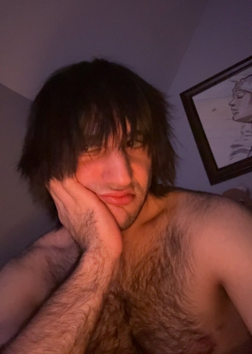 eusine_f's tweet image. Being a straight guy that gets primarily romantic attention from gay men is so eye opening… it has made me realize that us guys really fucking suck at flirting