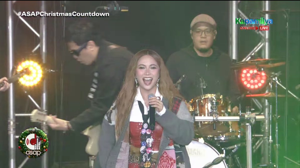 KapamilyaTFC's tweet photo. RAKRAKAN na sa #ASAP stage with our BIRTHDAY girls, #YengConstantino and #AngelineQuinto! 🤘🎵🎤

📸 via ABS-CBN Entertainment/ YouTube

@ASAPOfficial 
#ASAP #ASAP30 #ASAPChristmasCountdown #ASAPonTFC #TFC #TheFilipinoChannel https://t.co/lA4YdlKGYH