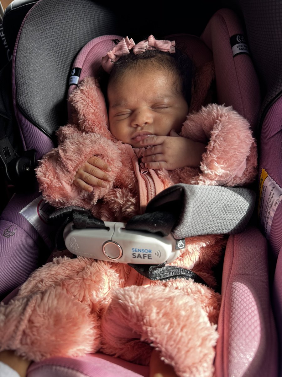breprobably_'s tweet photo. My daughter is soooo beautiful 😍 https://t.co/6v6Mb56QWE
