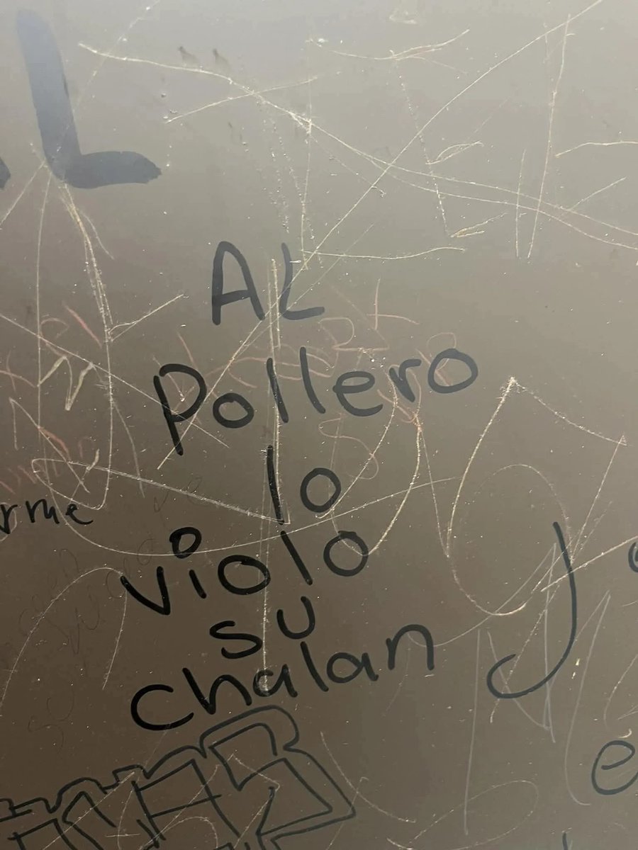 Brujo_Belico's tweet image. De lo que se enteraba uno en los baños del mercado 😅