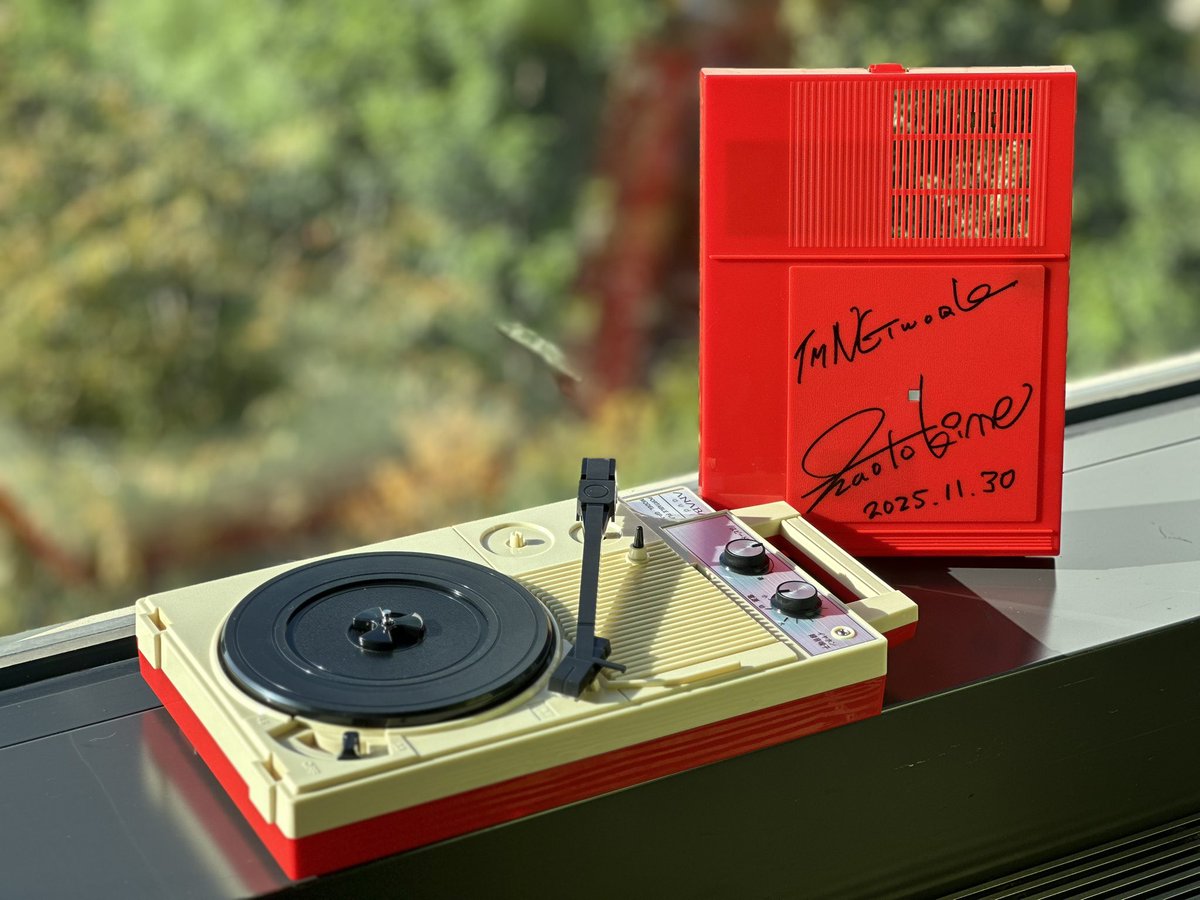 kinenaoto's tweet image. 中央線は終着駅「東京」に到着🚃

大きなテレビ📺薄っぺらになって、君から届いたエアメールも📮テレフォンも☎️LINEで済む時代に📲

でも、アナログにはアナログの良さがあるんです✨レコード『中央線』本日15:00〜15:45はチケットをお持ちでない方も購入可能です🍩販売場所👉otemachi-hall.jp/access.html