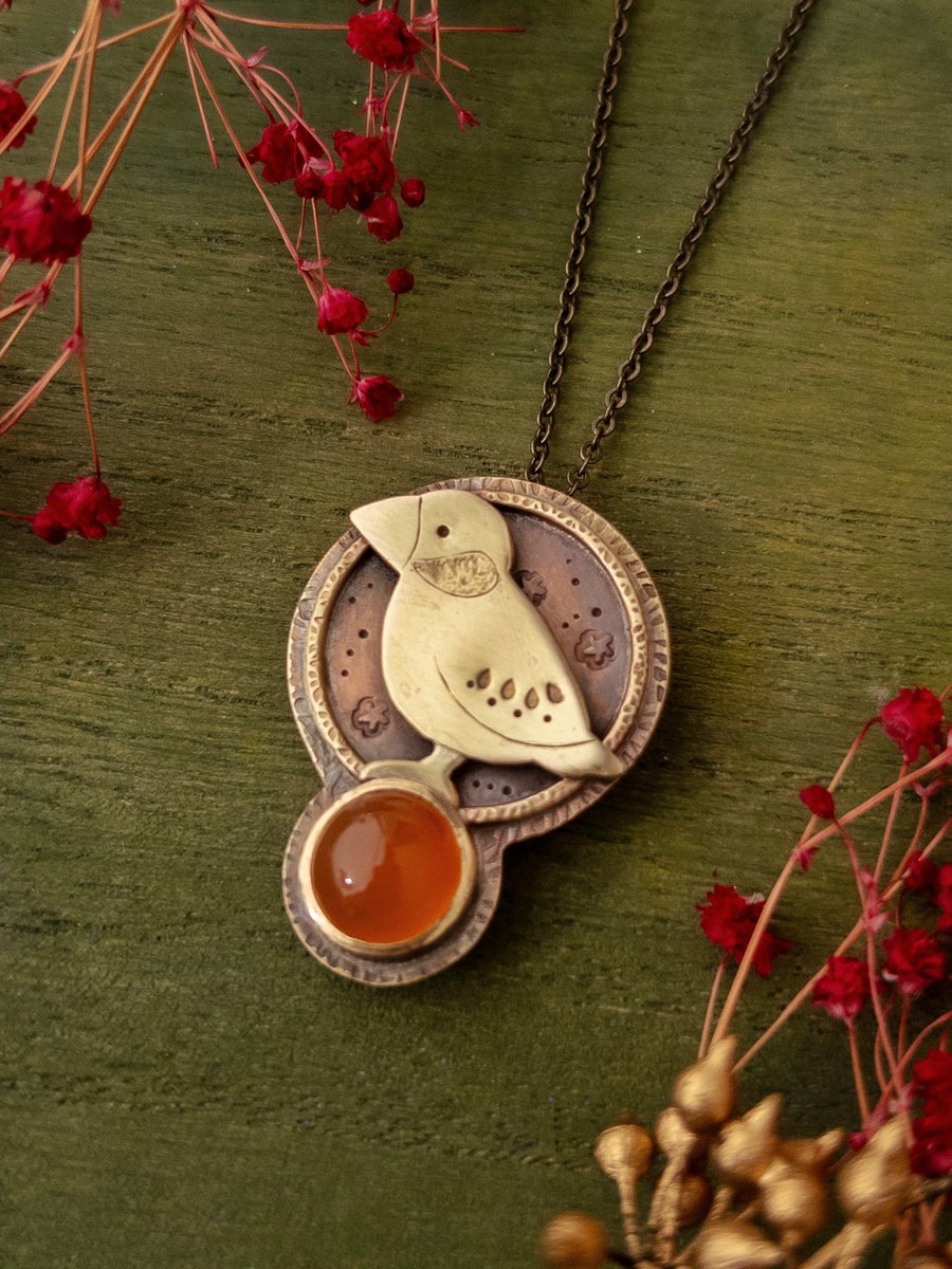 mag_jewelry's tweet image. 新作の「文鳥とカーネリアンのペンダント」が完成しました
╰(*´︶`*)╯

写真などの準備ができましたらminne、Creema、BASEのショップで販売を開始させていただきます。

🛒linktr.ee/mag_jewelry

宜しくお願い申し上げます(*´∇｀*)

#minne_new