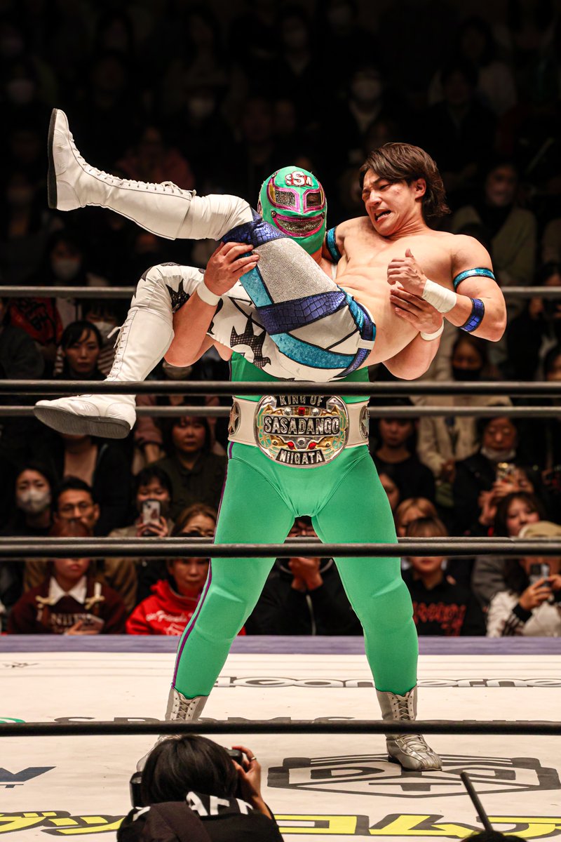 上野選手をお姫様抱っこして撮影会でがっぽり稼ぐという夢は儚く散ることに…
2025.11.30 後楽園ホール
#ddtpro
#上野勇希 選手
#スーパー・ササダンゴ・マシン 選手