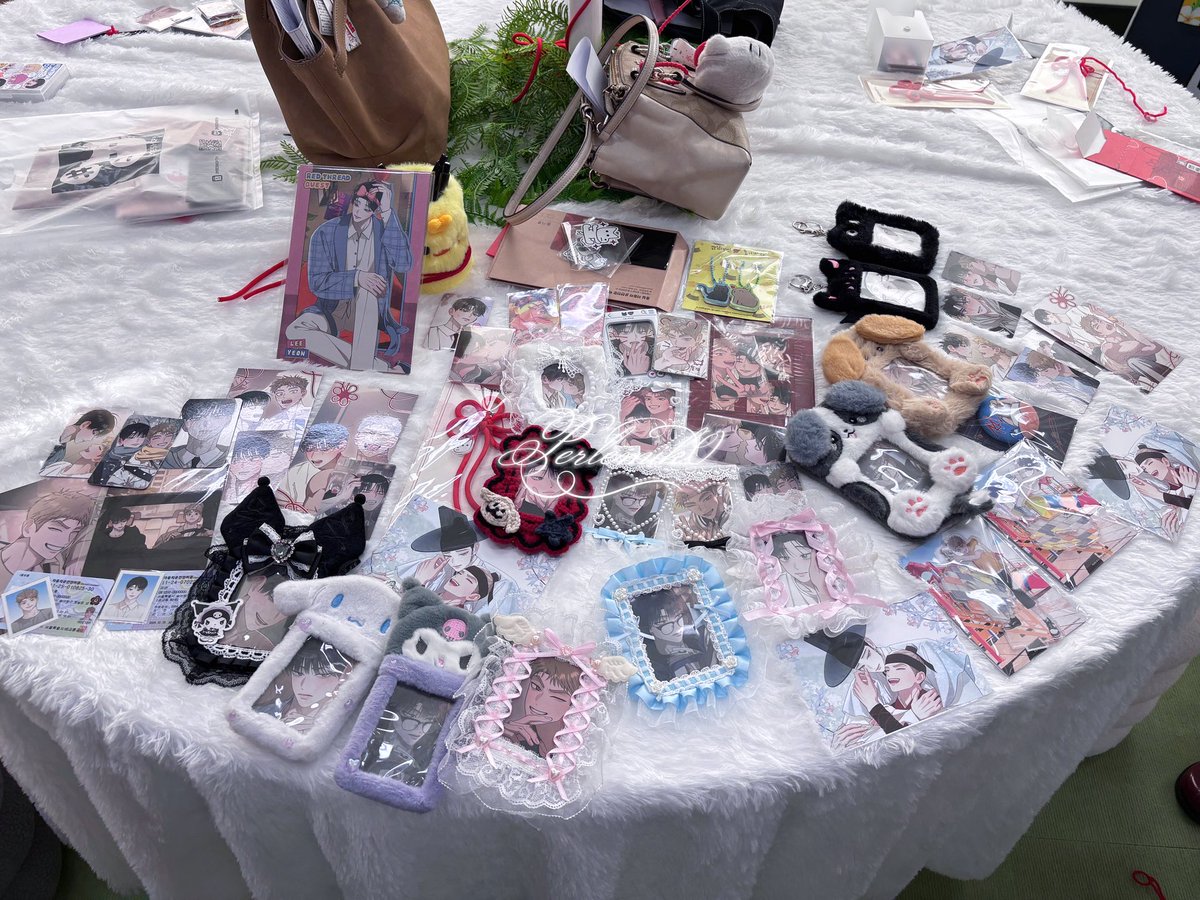 perlemik0's tweet image. ขอบคุณพี่ๆในโต้ะมาร่วมถ่ายด้วยกันนะคับ เค้าปลื้มใจมาก ไม่มีเพื่อนด้อมนี้เลย มาแบบเหงาๆ ขอบคุณนิมที่ทำให้หนูมีเพื่อน 🥺

#JMEESHOPTH #เควสต์ด้ายแดง #REDTHREADQUESTEVENT
@JMEESHOP_TH @soop2rang