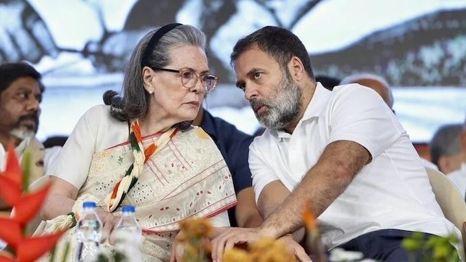 DineshkumarDKN's tweet image. #BREAKING  🚨 Delhi Police files fresh FIR against Rahul, Sonia Gandhi.   Both charged with criminal conspiracy in National Herald case.
