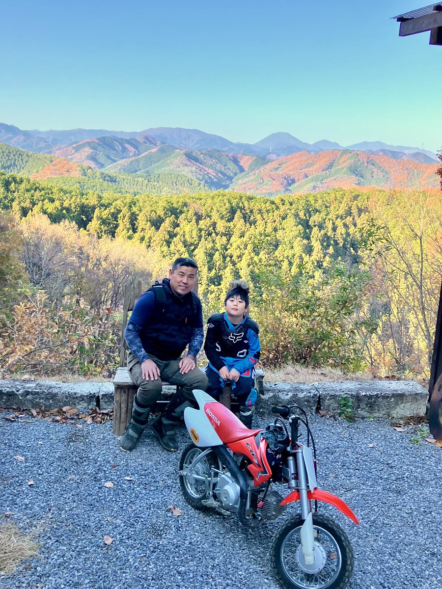 MotoTrekField's tweet image. 木霊、ベスコンだってよ☺️

＃展望台ツアー、オフロード初めてのお母さんとお嬢さん親子もアテンドさせて頂き、無事登頂完了 

少しずつですが、フラットの乾きが遅く湿り気が出てきました…💦
本格的な冷え込みが来る前に、#鹿沼木霊の森、遊びにお越し下さい

＃トコトコお散歩フォレストツアー