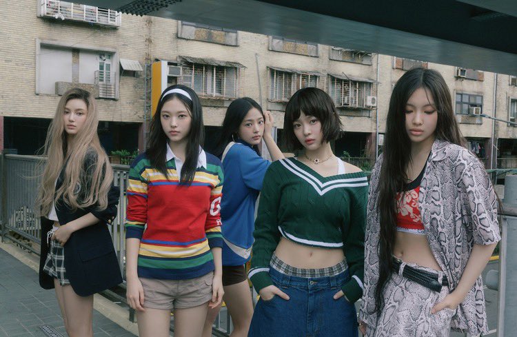 maruru2051's tweet image. &quot;현재 K-Pop이 지루해진 진짜 이유&quot;

그림공장(일러스트 작가・디자이너) 2025.11.29
brunch.co.kr/@art2soo/33

⸻

즐겨보는 유튜브 채널 ‘B주류 경제학’에서 케이팝을 주제로 이야기를 나눴다. 작년에 크게 흥행한 케이팝데몬헌터스 이야기와 오랜만에 나온 혼성 그룹으로 인기를 끌고 있는 올데이…