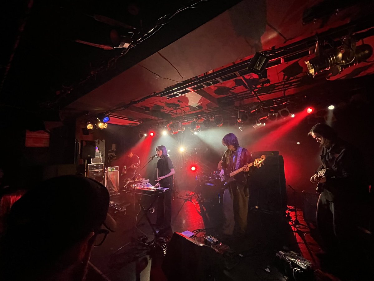 Lucid Express(HK)
5人組シューゲイズ/ドリームポップ｡ギターは空間系エフェクト多めの幻想的なサウンド｡