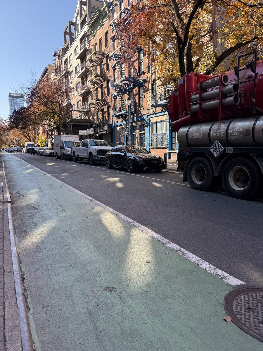 ossvd's tweet image. Just another day in the big apple