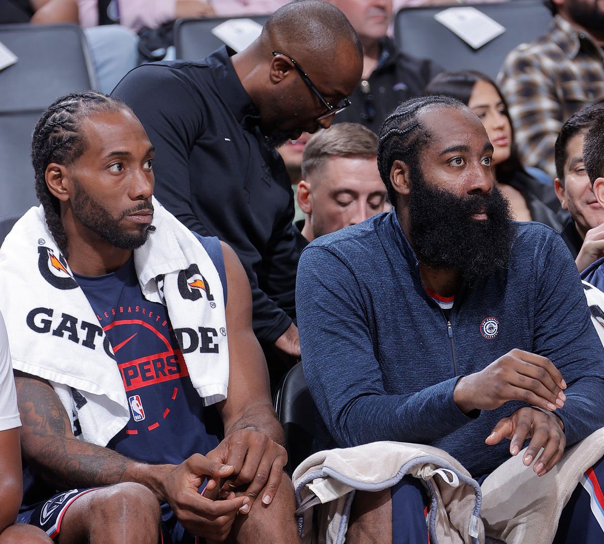 TheDunkCentral's tweet image. The Clippers just lost at home to the Mavericks, who were missing Anthony Davis and came in 5–15 tonight.

They’re now 2–13 in their last 15 games 😳