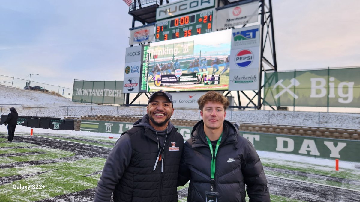 DallasJ32_'s tweet photo. Had a great time today watching @MonTechFootball put on a show and get the win! Thanks @CoachKyleSamson @CoachMAllenFB @CoachAndersonMT for having me and showing me the Family you are building. I love what you guys have going. Keep it rolling and get that championship! https://t.co/CHitpNXKsV