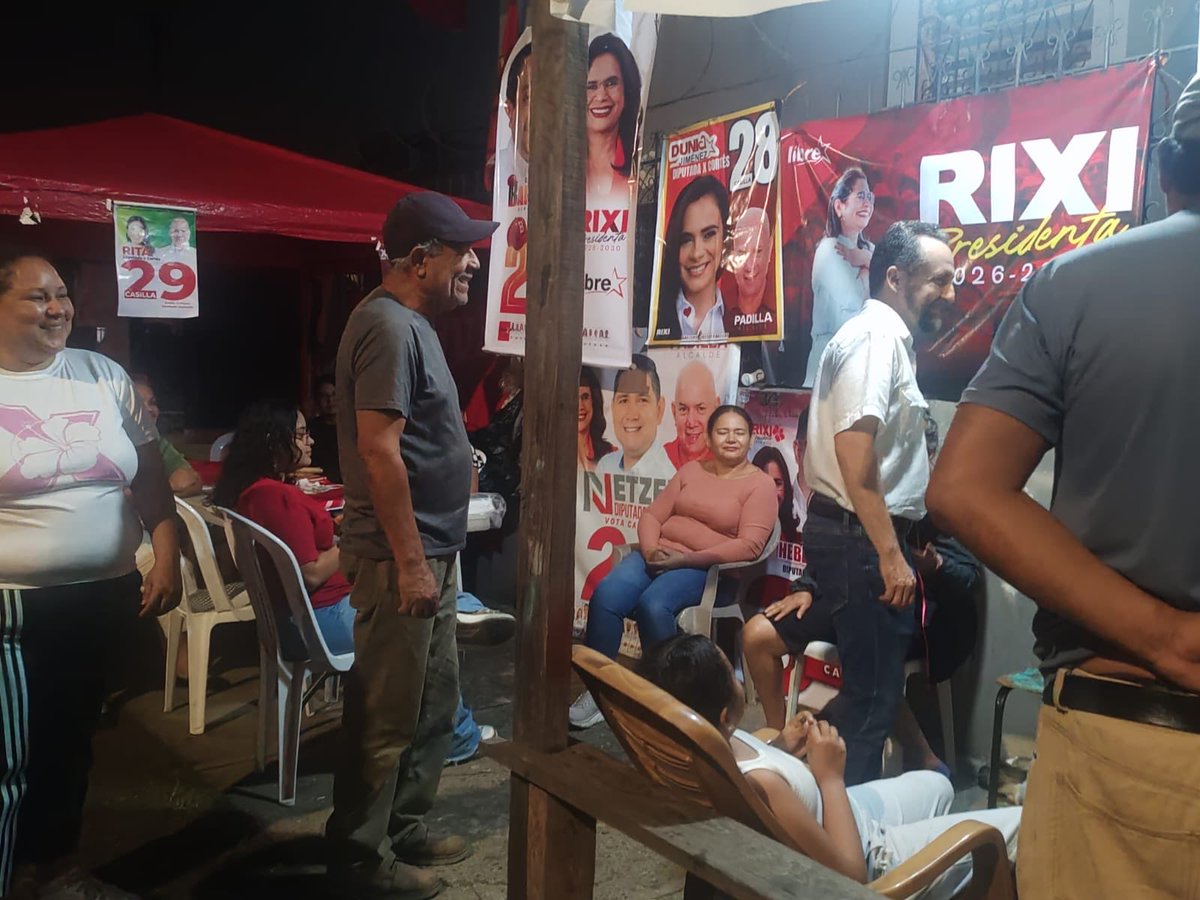 Esta noche visitamos a nuestros compañeros del sector Cabañas, instaladas las carpas y la fiesta con que le damos la bienvenida a las elecciones de mañana. Alegría, camaradería y convicción marcan el inicio de una larga jornada democrática en que se ejercen derechos y ciudadanía.