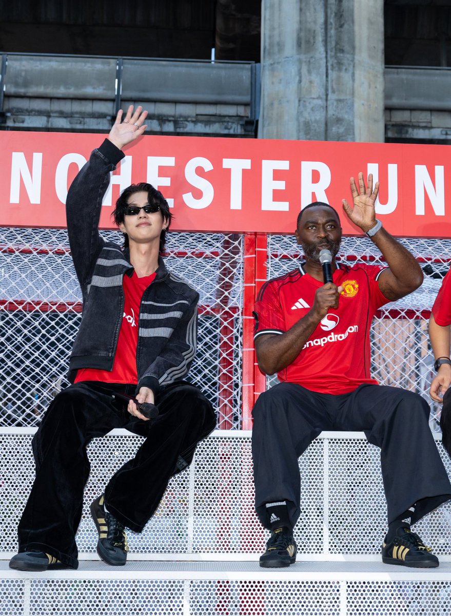 siamdiscovery1's tweet image. So handsome❤️

adidas Football Fan Zone transforms into the MUFC community hub for a day.

📍Discovery Plaza, Siam Discovery.

BRIGHT ANDYCOLE AT SIAM DISCOVERY

#adidasxBRIGHT
#adidaswithAndyColexBRIGHT
#bbrightvc #SiamDiscovery