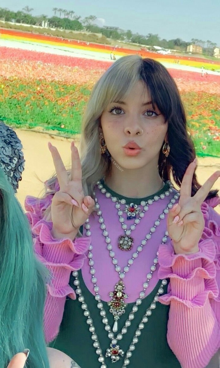 melsfaeriex's tweet image. describe melanie martinez in one word!