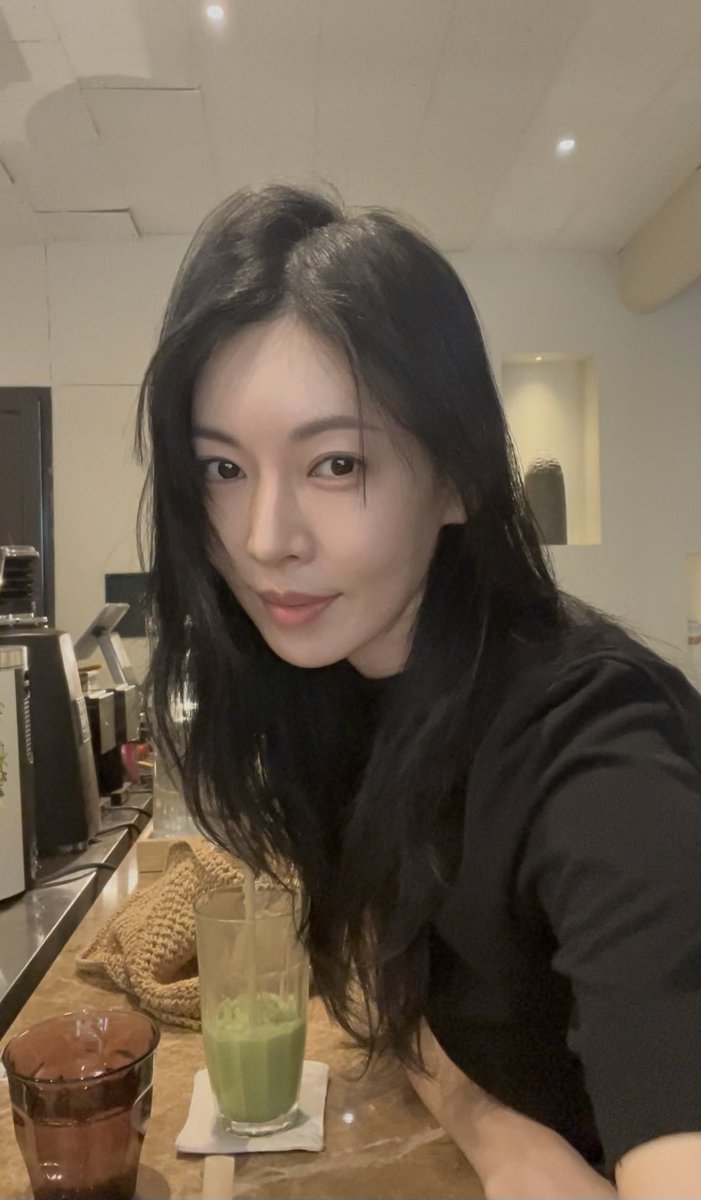 my_queen_ksy_'s tweet photo. 아 어떡해 내 소연님이 너무 아름다우시잖아🥹 https://t.co/8xMEuh1Uwh