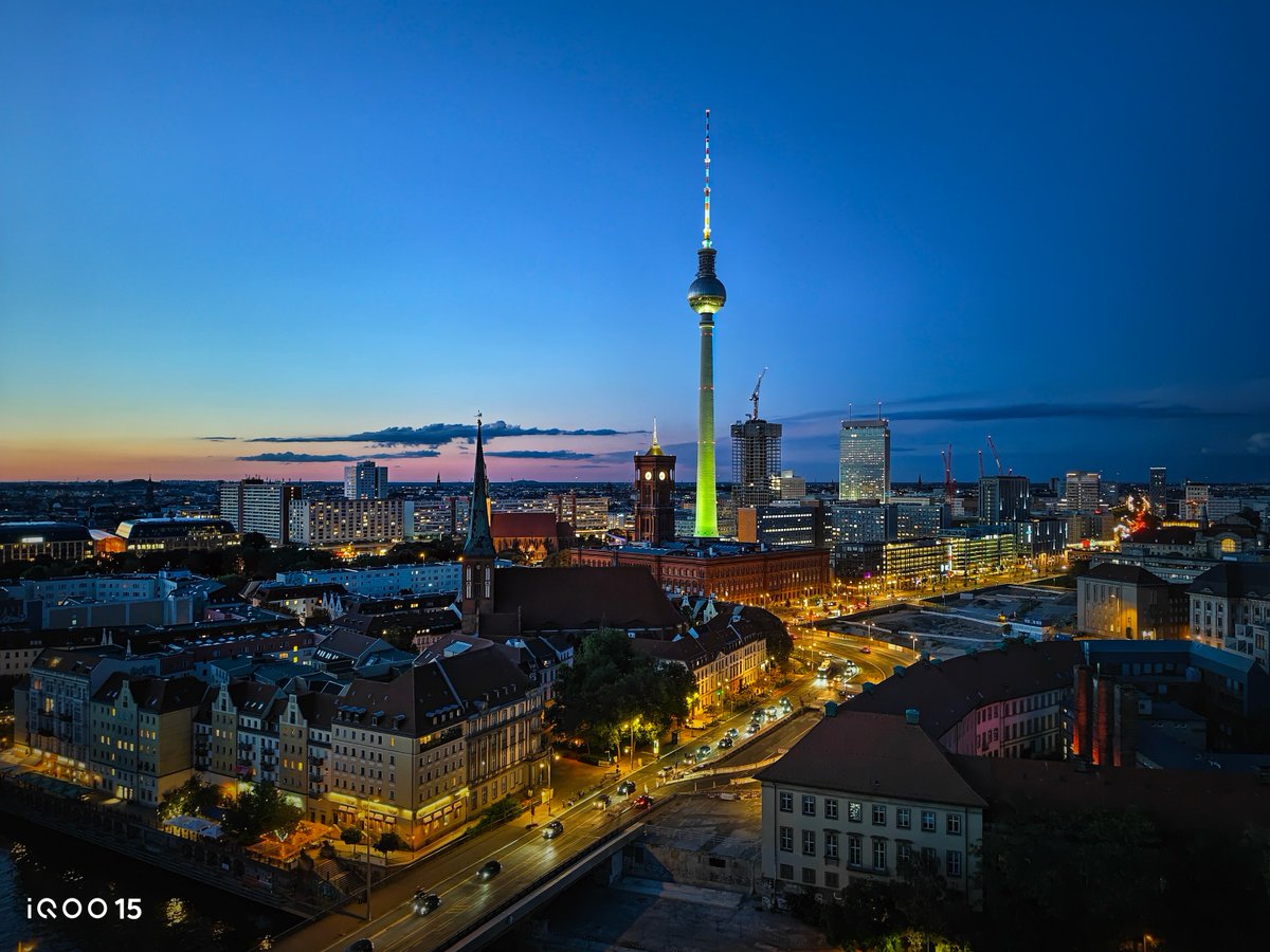 nipunmarya's tweet image. A bird’s-eye view of the skyline, where every detail finds its place. #iQOO15 #BeTheGOAT