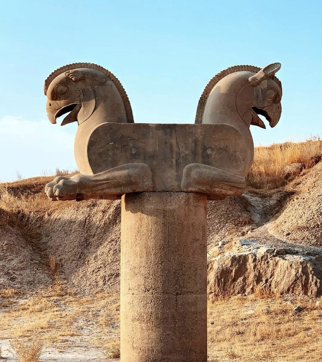 Ali75522's tweet photo. ایران تاریخ را نمی نویسد.
ایران خود ِ تاریخ است.
#پارسه 
#شیردال 
#پرسپولیس https://t.co/gvIxFrQ2lE