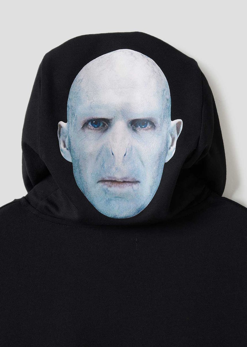 WAPIKOGYOPIIN's tweet image. graniph…ヴォルデモートパーカーこれか。こないだミニオンブラストひとりで並んでたとき前にいてグループの方が着てて突然パーカーの部分被ったから奇声発しそうになったわ😺💦
ロバート秋山さんの梅宮さんTシャツみたい😂