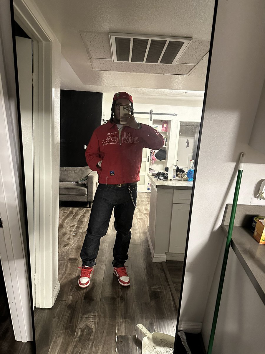 RONRONDOTHATSHIT tweet media