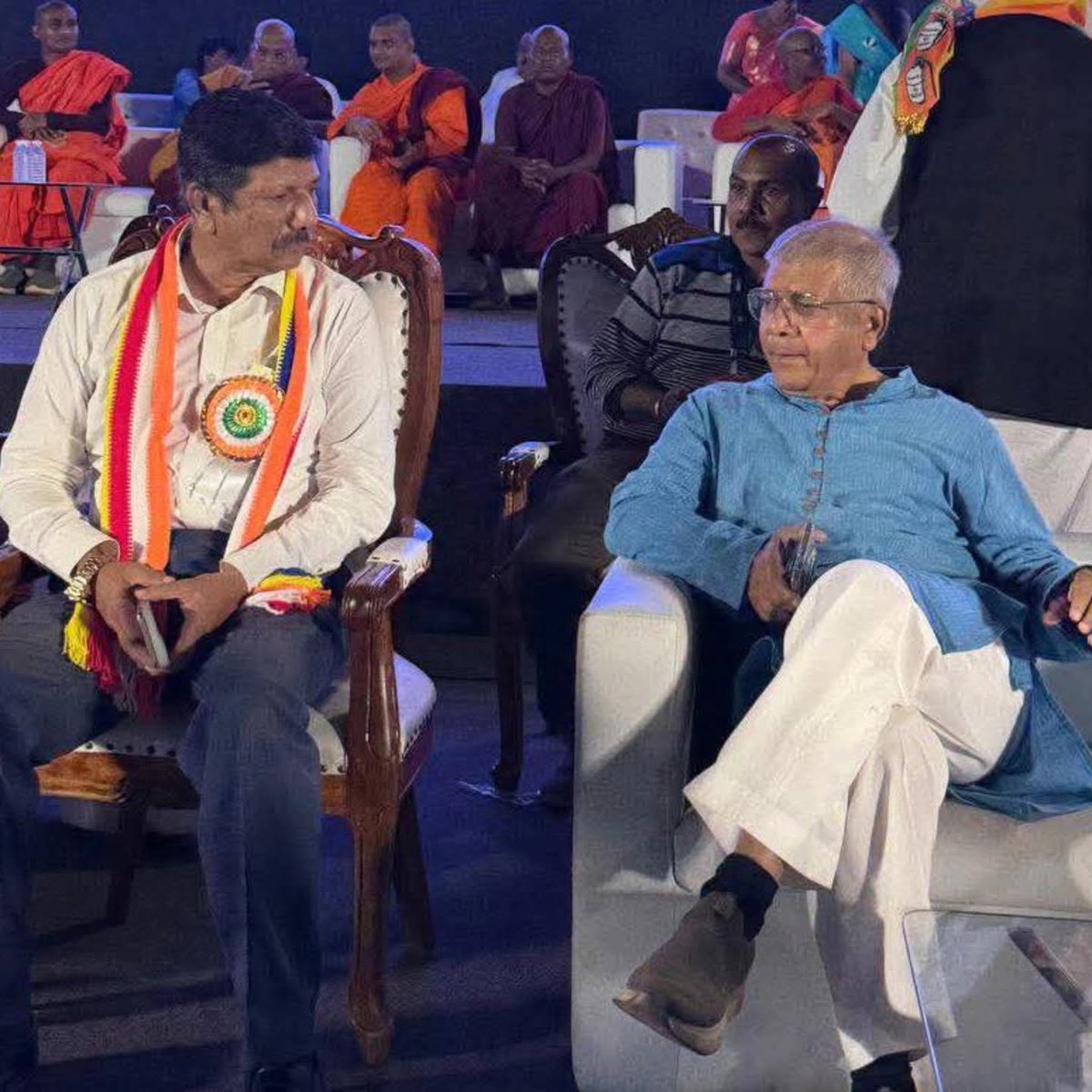 GautamW42104954's tweet image. बहुजनों के बादशाह !!
मनुवादियों के लिए हम दो भाई ही काफी है !!

Balasaheb Ambedkar Anjali Maydeo Sujat Ambedkar FC Vanchit Bahujan Aaghadi #VBA #bhimraoambedkar #VBAforIndia #vba_maharashtra #vanchitbahujanyuvaaaghadi #facebookviral #facebookreelsviral #facebookreel