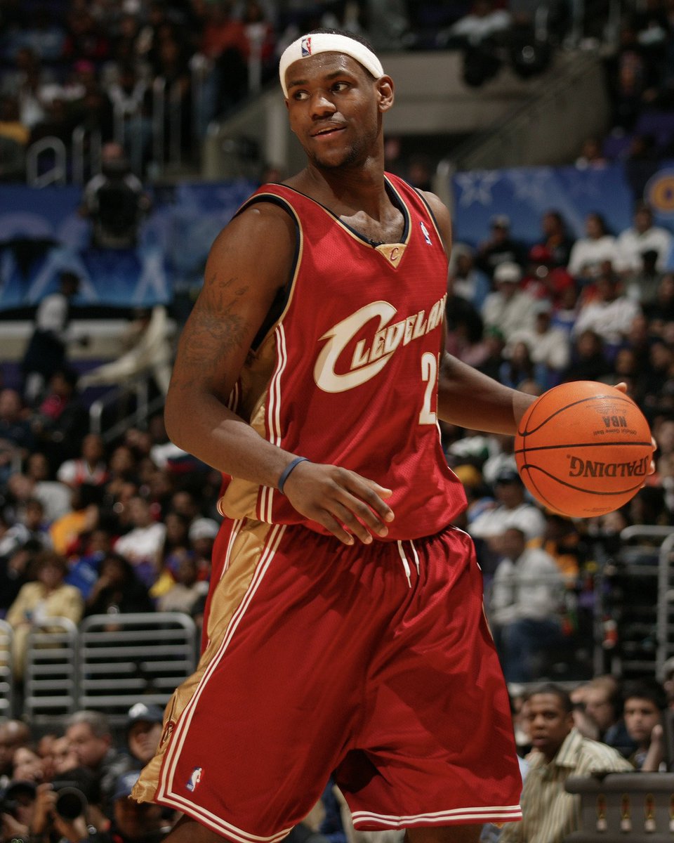 BleacherReport's tweet image. Youngest players to ever drop 30 in an NBA game

1. LeBron James (18 years, 334 days)
2. Cooper Flagg (18 years, 343 days)

(h/t @TheSteinLine)